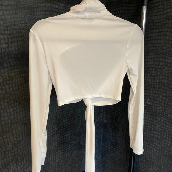 White crop top with tie up front - Picture 2 of 2